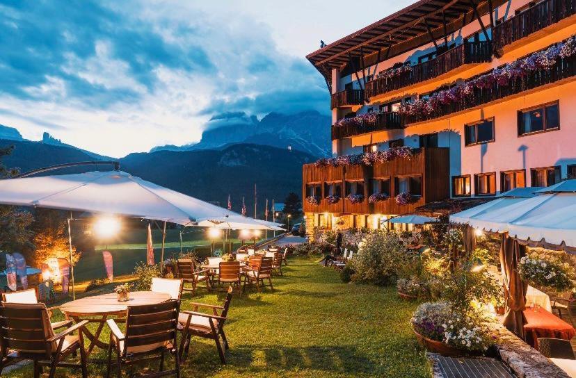 Hotel Mirage Cortina dʼAmpezzo Exterior foto