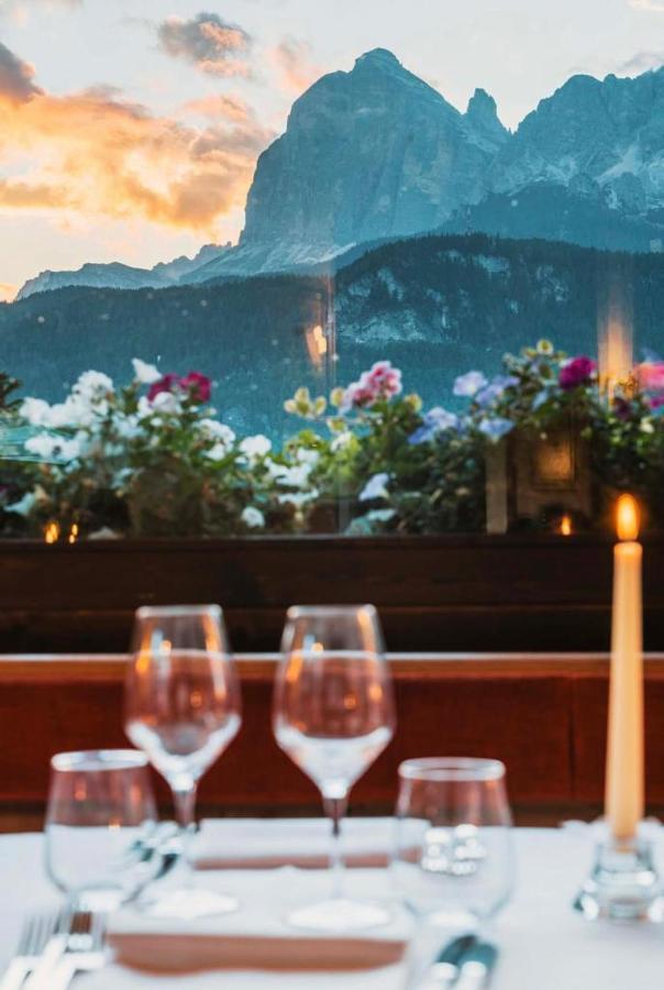 Hotel Mirage Cortina dʼAmpezzo Exterior foto