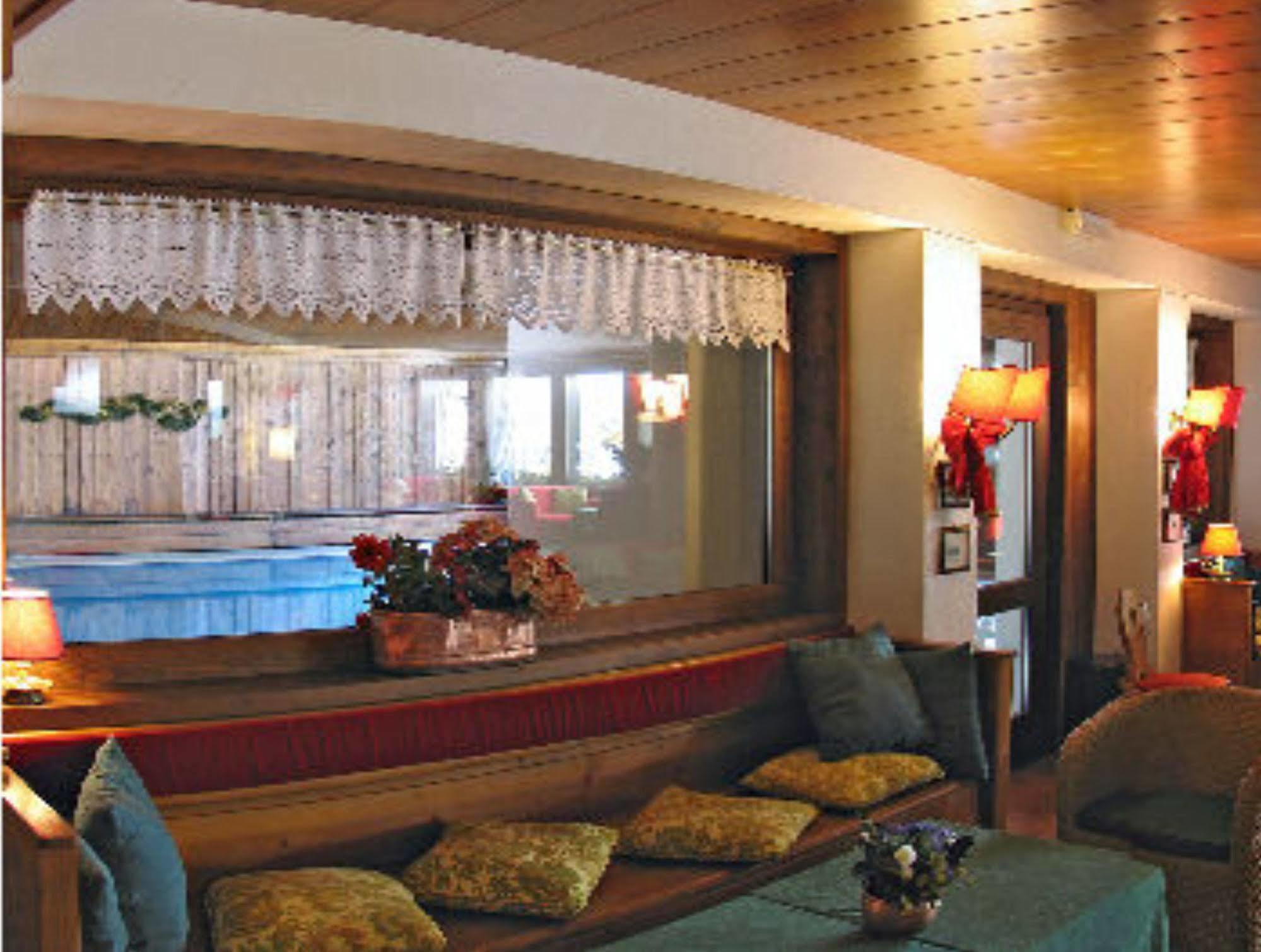 Hotel Mirage Cortina dʼAmpezzo Exterior foto